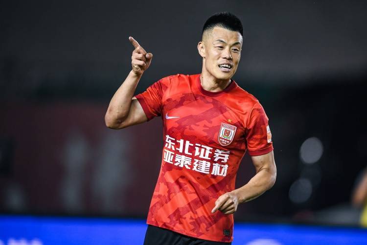 谭龙战沧州雄狮攻入过4粒中超进球，是对阵单一对手并列最多的