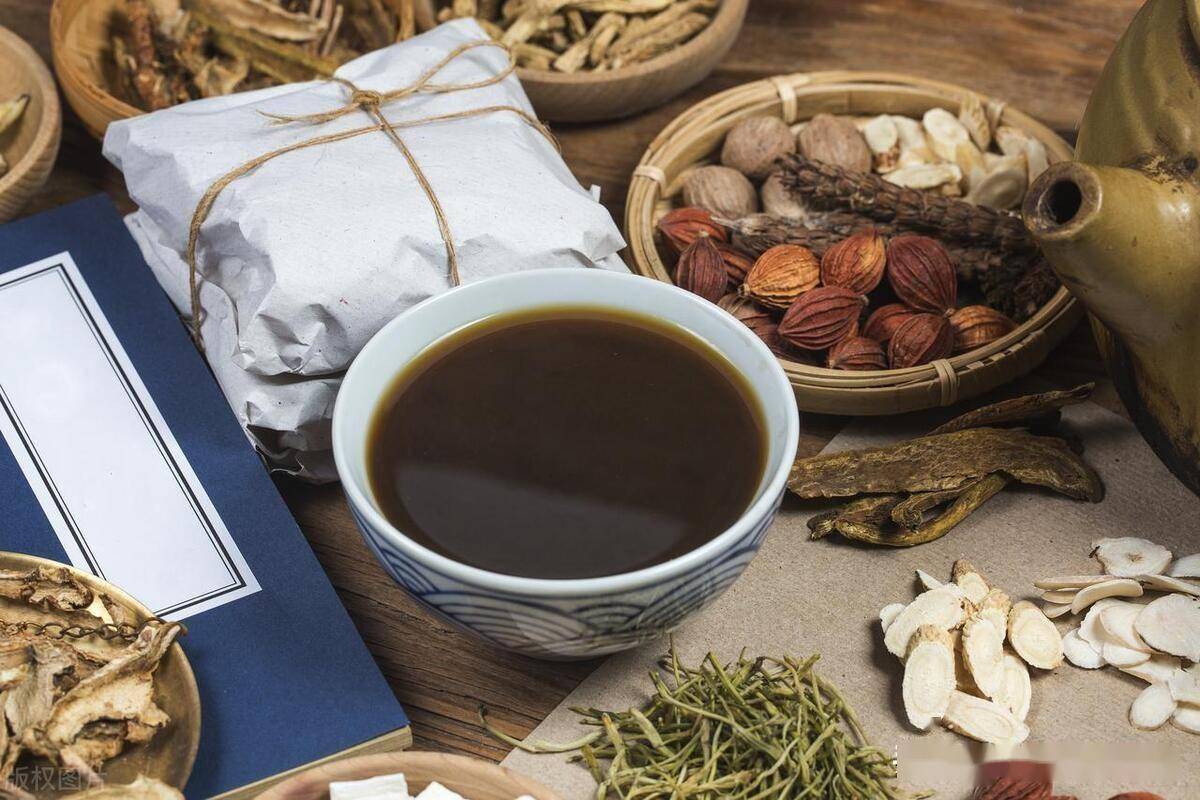 可用白虎汤、麻杏石甘汤、知柏地黄丸、牛黄清胃丸、桑菊饮、银翘散等。