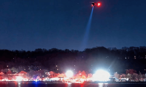 美媒：华盛顿撞机事件发生空域是全美最敏感、复杂“空中走廊”之一