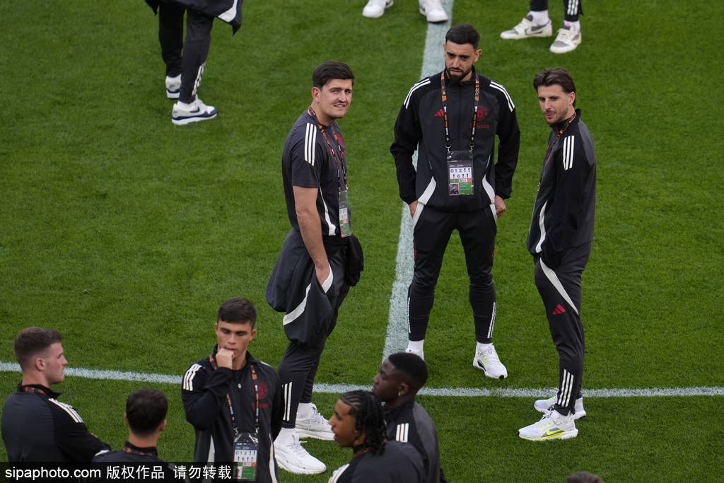 曼联欧联决赛遭“诡异”进球！马奎尔、奥纳纳谁来背锅？名宿怒批：他错了！