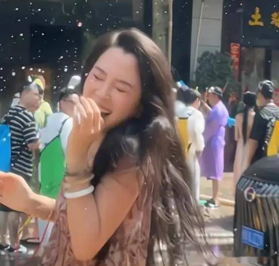 我有预感，森林北，大概就是汪峰这一生，遇到过最后的年轻漂亮的