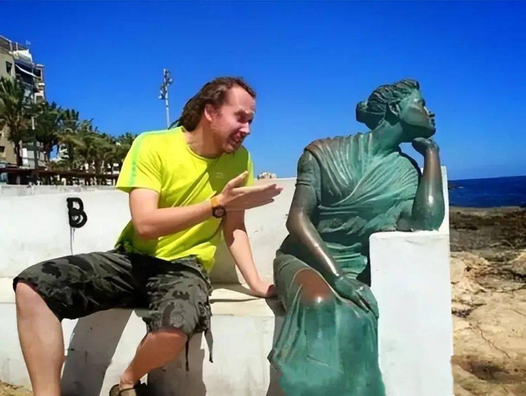 笑坏了，看看这些被玩坏的雕塑