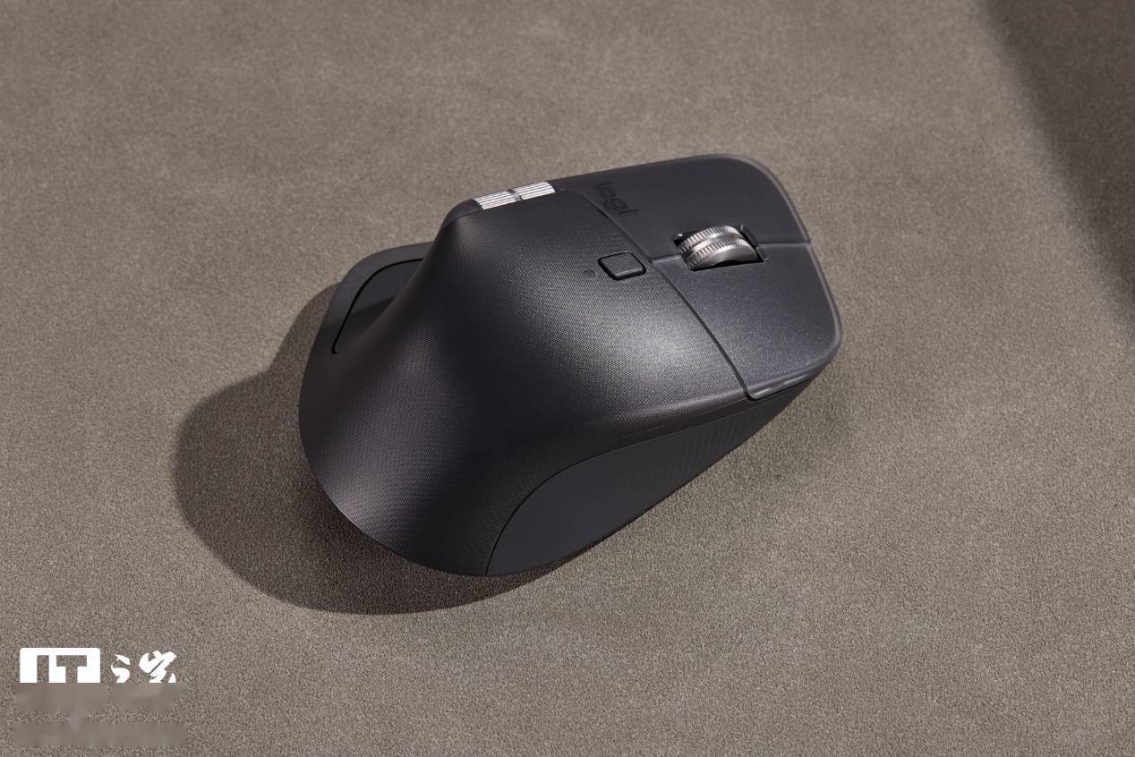 【it之家开箱】罗技 mx master 4 无线鼠标 ithome 联名款图赏