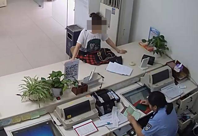 黄金突然直线下跌！多品牌金饰克价跌破1200元！发生了什么？机构分析