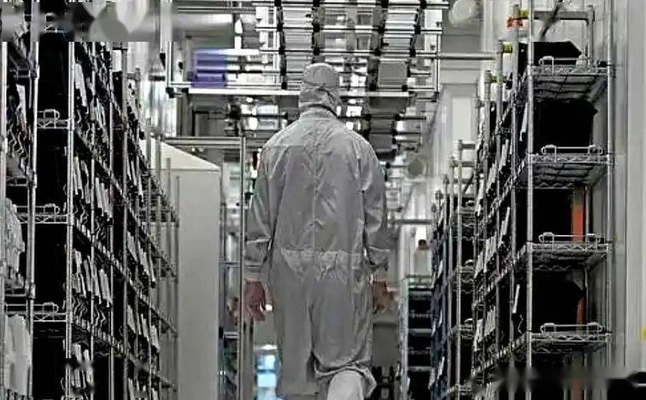 德国媒体报道:闻泰收购安世后,未押注荷兰,而是派专家拆解产线、迁产能回中国,却漏算闻泰早搭备用系统、换国内供应链