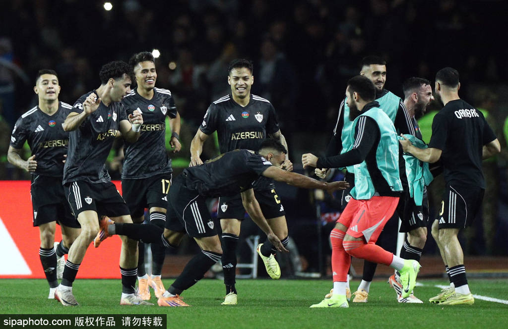 U22国足流畅配合！杨希禁区内倒地，但裁判表示没有点球