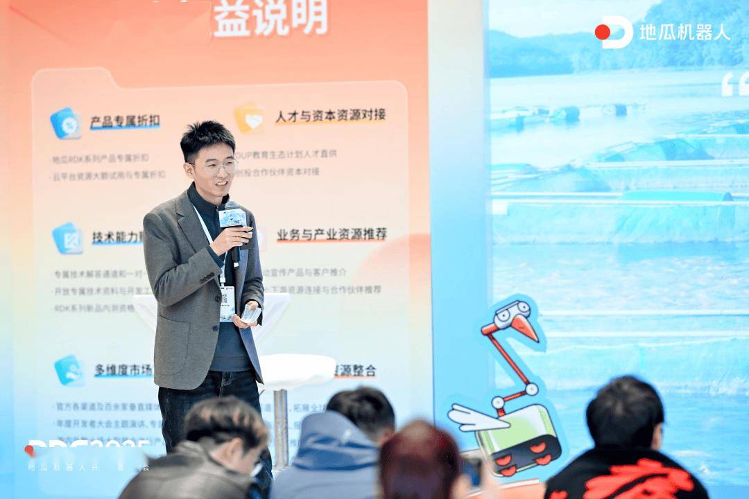 机器人华体会- 华体会体育官网- 体育APP下载下鱼塘、救膝盖？这场机器人「脱口秀」路子太野了