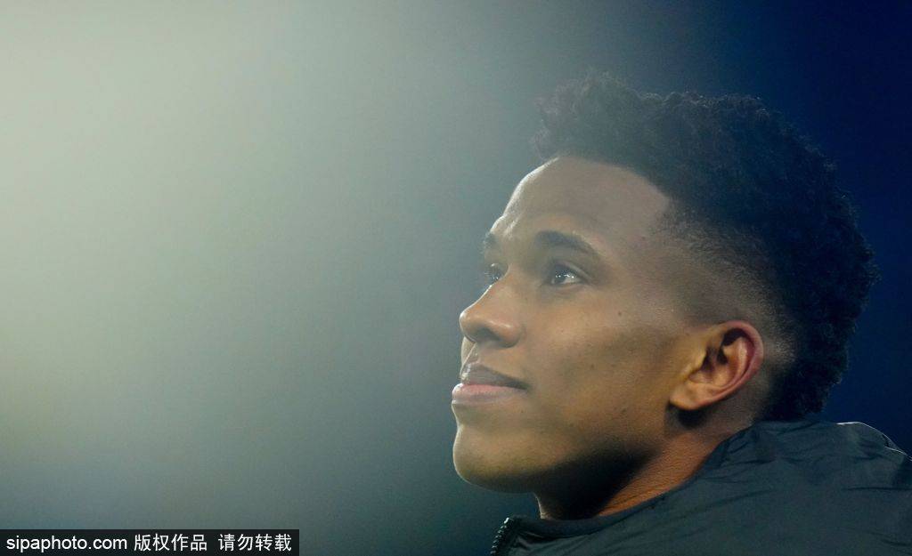 加纳乔的社媒动态：梅努与阿玛德球衣的背后故事揭示了切尔西与曼联的深厚联系