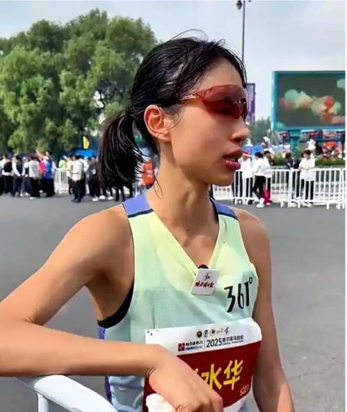 “最快女护士”张水华被医院警告处分,指其存在违规兼职取酬、以虚假理由获得调休行为,医院证实