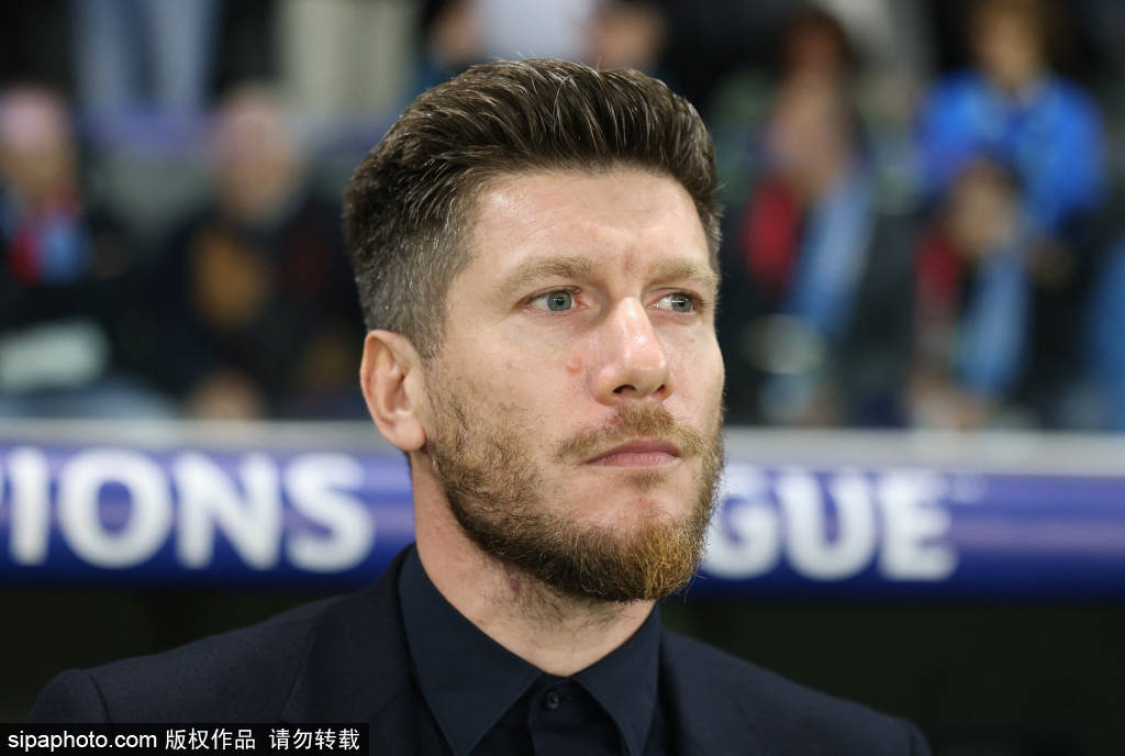 方昊的单刀失误引发球迷热议，国安能否从中反思战术决策？