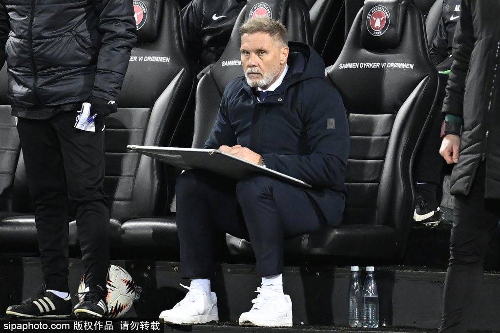 徐正源续约僵局：成都蓉城拒绝韩国教练的背后故事与战术思考