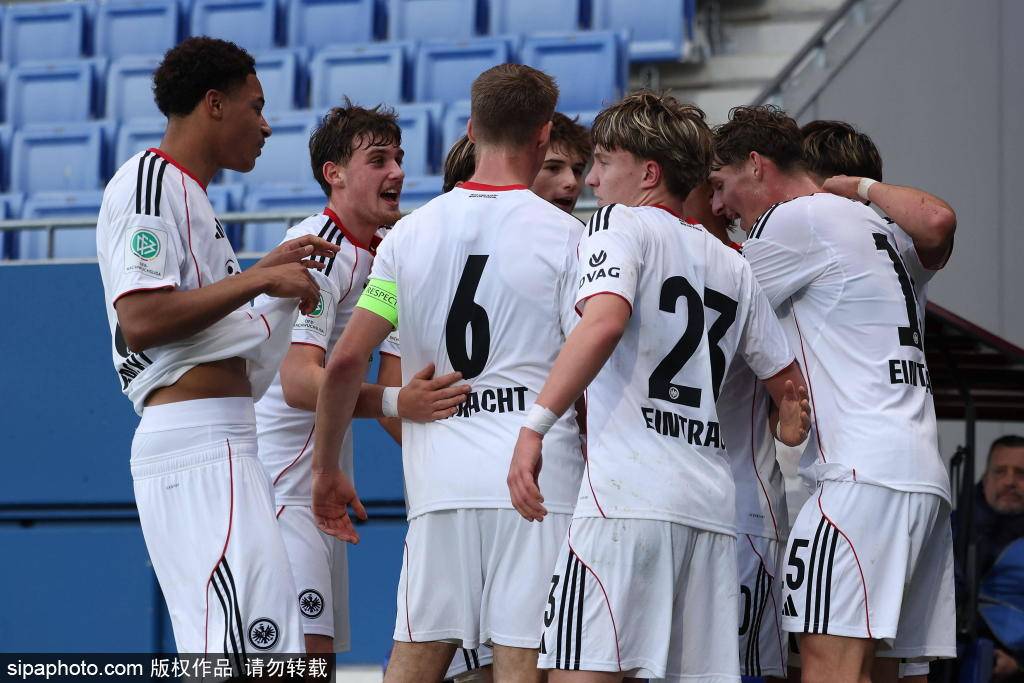 什琴斯尼因肠胃炎缺阵，巴塞罗那迎战奥萨苏纳冲击七连胜