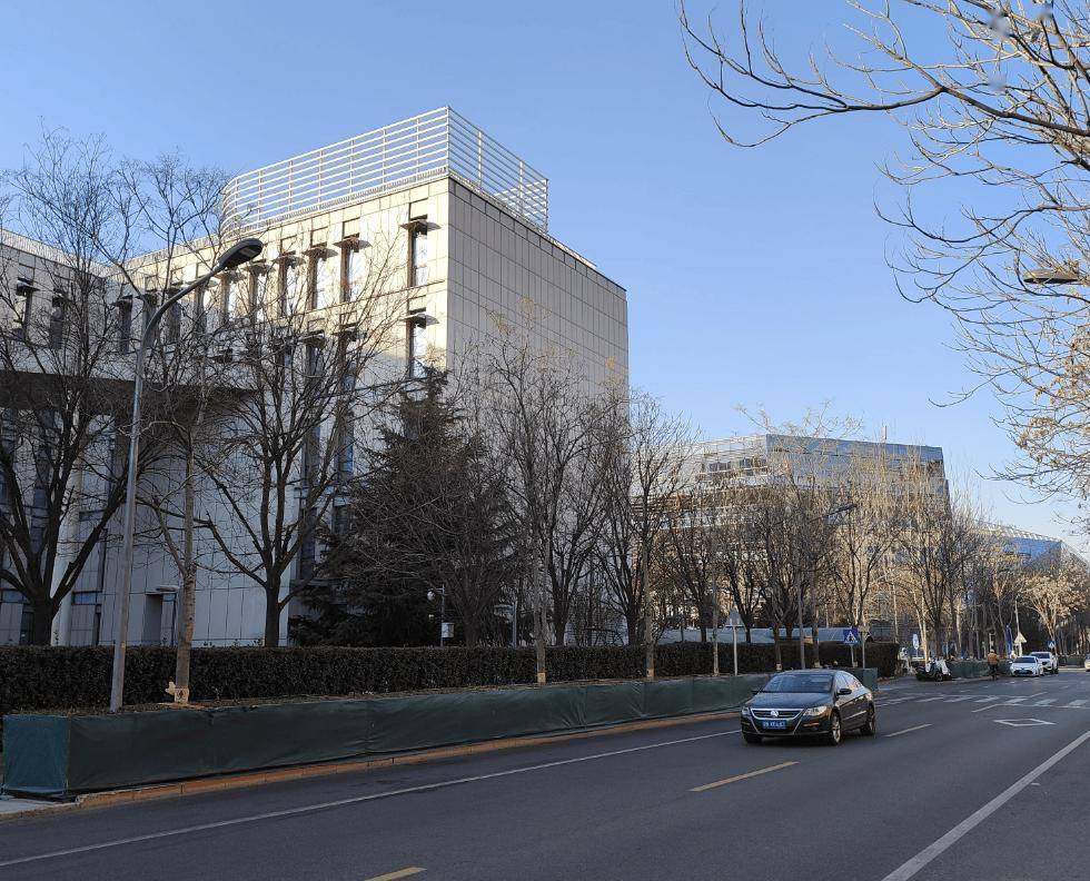 日薪300,我在后厂村“手搓”人形机器人