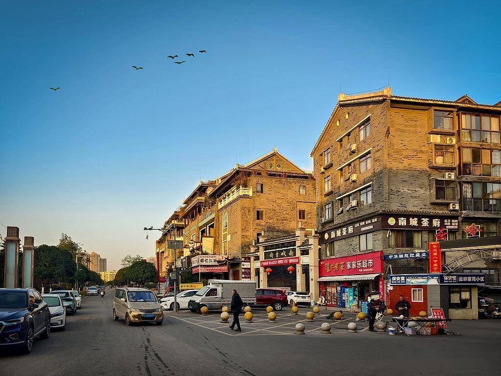山寨餐饮连锁,涌入县城
