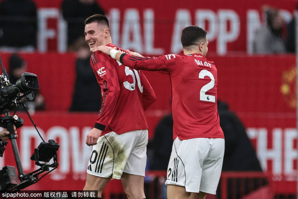 狼队降级阴影笼罩英超联赛免费高清直播+实时赛程+积分预测（2025赛季全覆盖）热刺渐入佳境：英超降级赔率解析