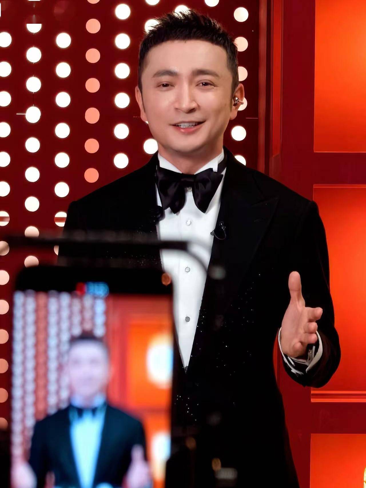 华为何刚“剧透”春晚Mate 80系列手机拥有独家机位