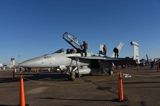 从弃子到全能王：麦道F/A-18“大黄蜂”的逆袭之路