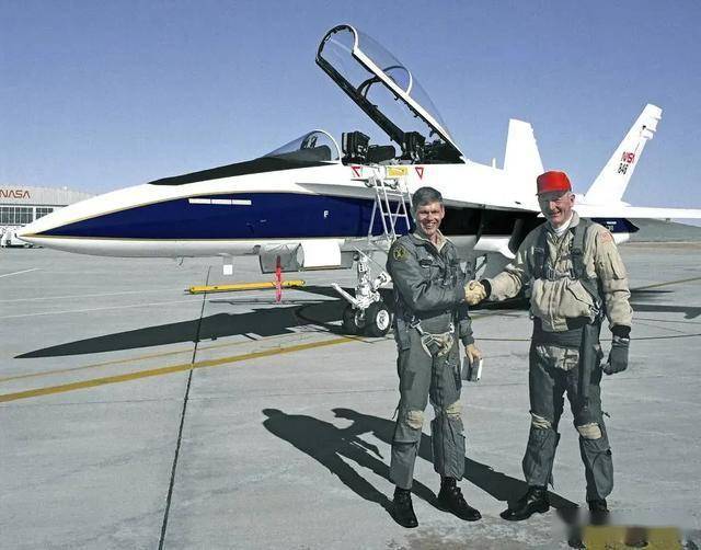 从弃子到全能王：麦道F/A-18“大黄蜂”的逆袭之路