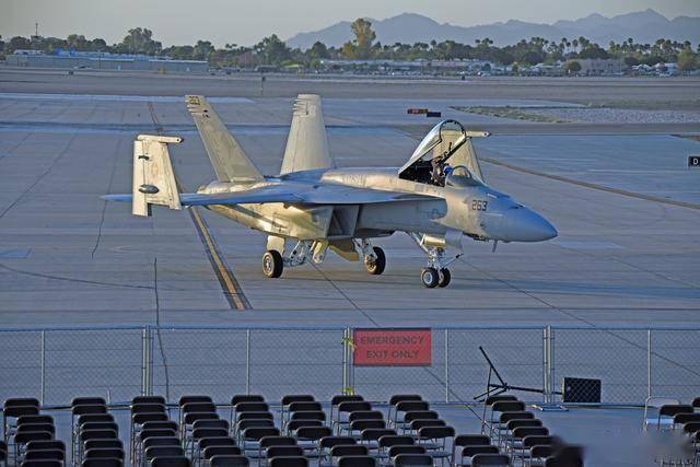 从弃子到全能王：麦道F/A-18“大黄蜂”的逆袭之路