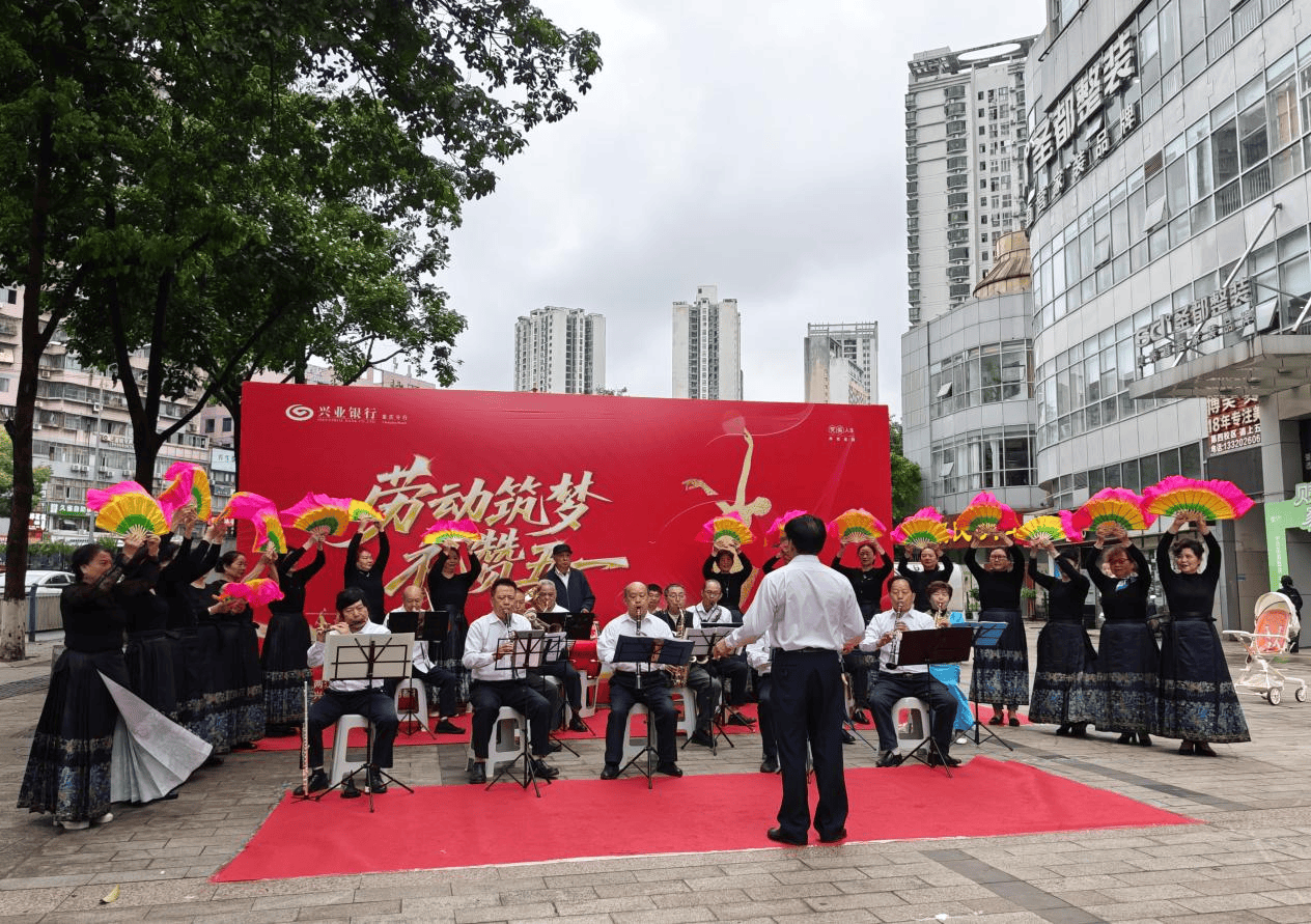 重庆市两江新区龙塔街道通过多彩活动喜迎“五一”国际劳动节