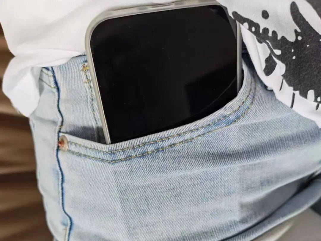 女装裤兜像摆设，男装却像百宝箱：女生能直接买男装吗？