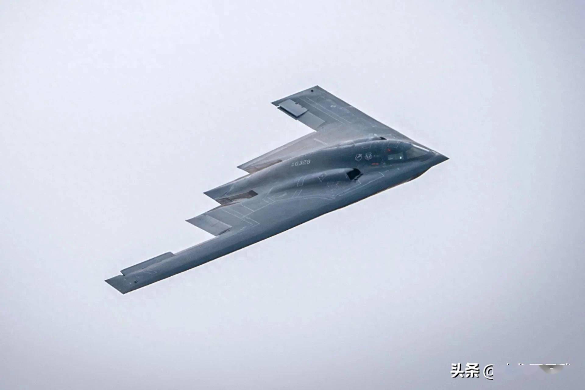 
        30小时往返13000英里，伊防空全程未察觉，B-2的隐身神话还在续写