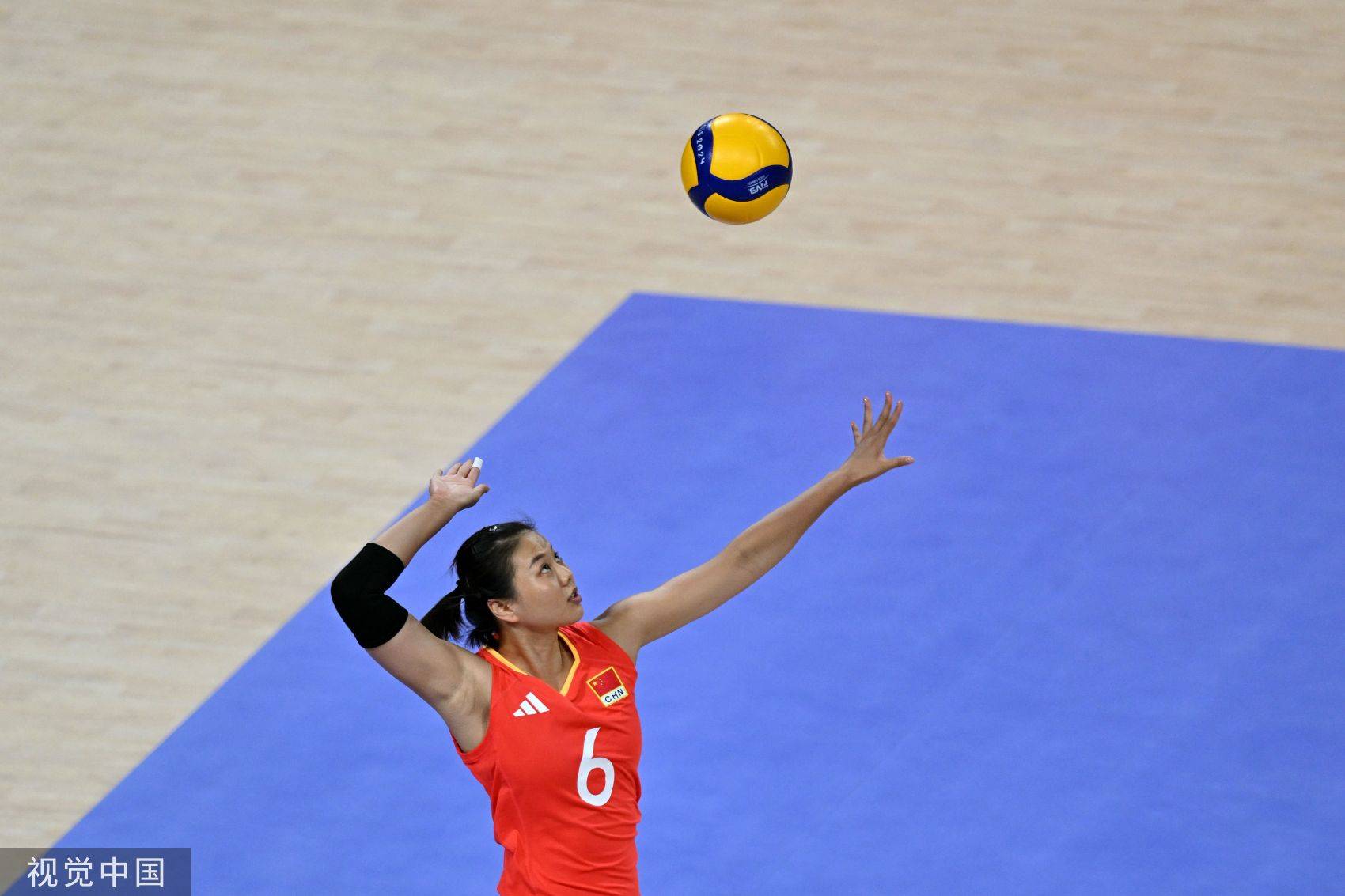 组图女排小组赛中国队顺利晋级袁心玥奋力拦网