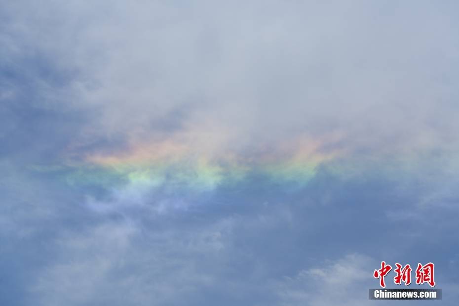 抬头见彩北京上空现环地平弧景观