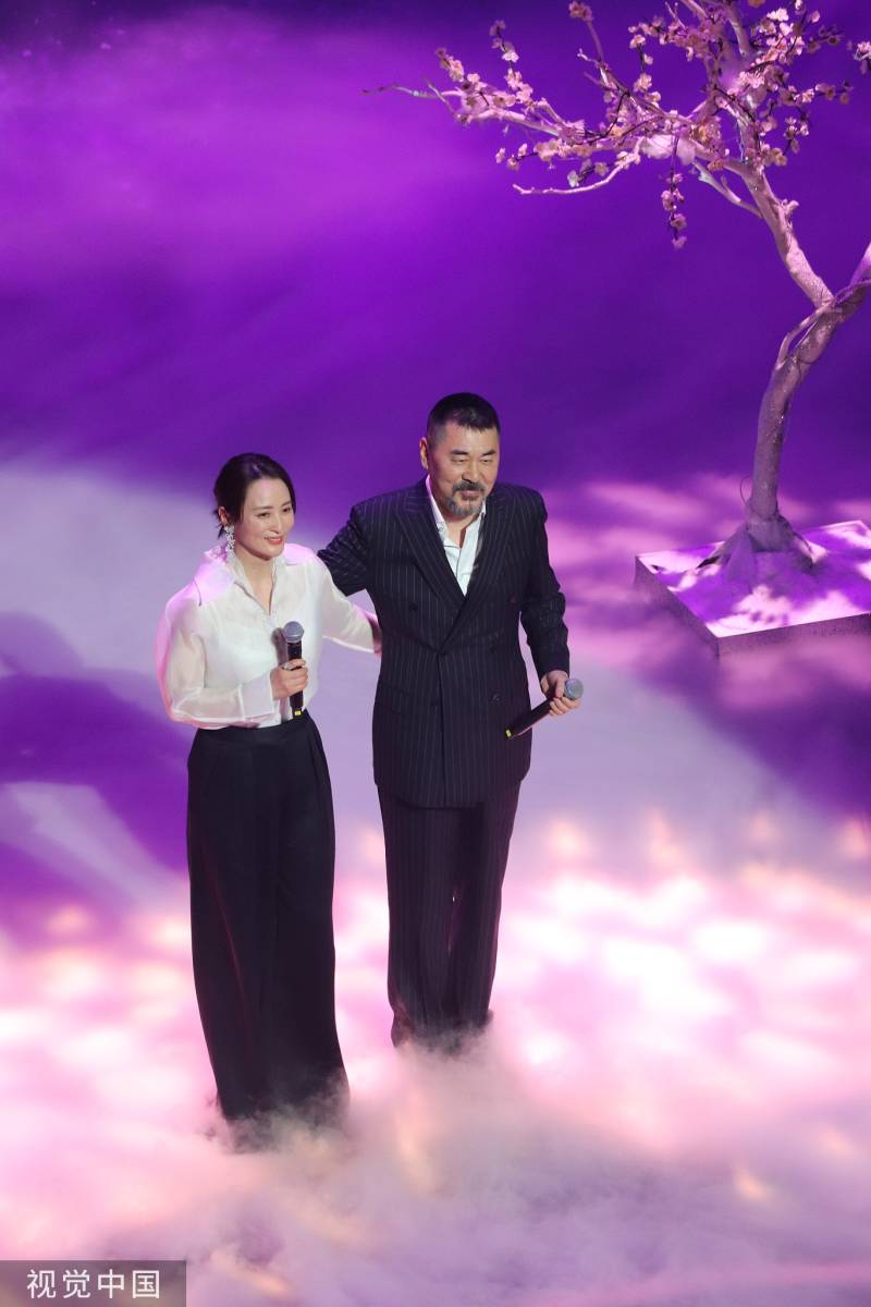 陈建斌蒋勤勤深情对唱羡煞旁人夫唱妇随眼神拉丝