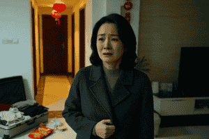 为了去婆家过年我连加一周班，大年初二，老公却把我妈精心准备的年货偷偷扔了-图片