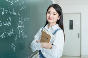 韩安冉实名举报网红汪静逃税：已经偷税漏税几千