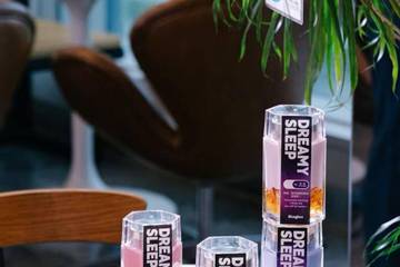 新品暗示有助眠效果 Blueglass因广告