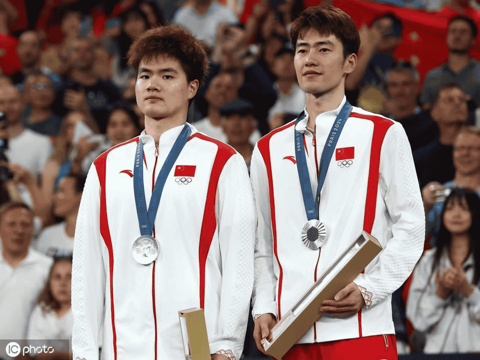 梁伟铿/王昶获羽毛球男双银牌