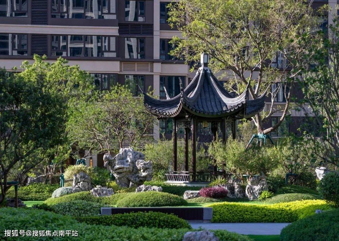 水头建发映月实景图建发映月将儿童游乐场巧妙嫁接到园中 ,繁华碧树间