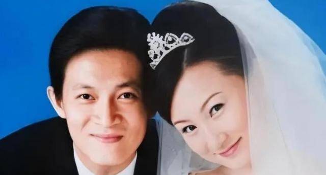 演员杨志刚:娶小师妹张静,钱全交妻子管,如今他过得怎么样?