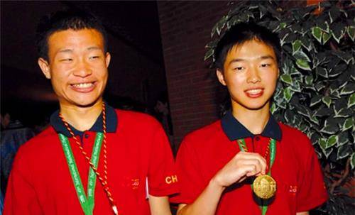 硕博连读,师从田刚院士……而截止于2019年,韦东奕已经在国际数学期刊