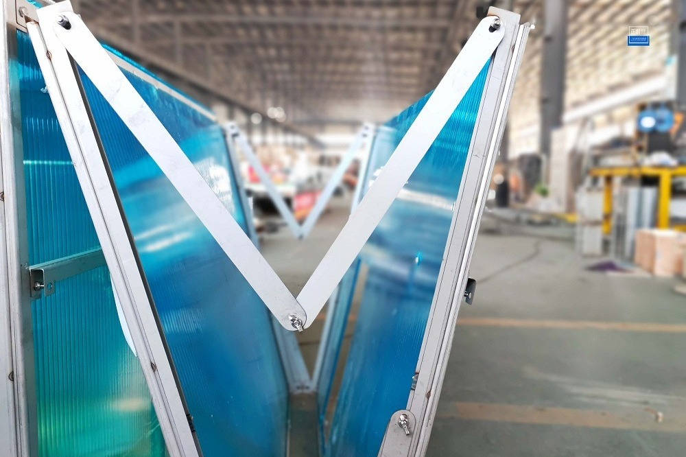 小羊烤火毛被烧,养羊人该给它们改善一下生活了_保温箱_恒温_羔羊