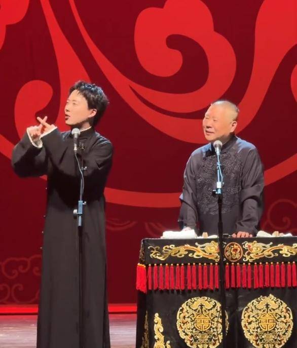 郭麒麟台上亲父亲额头,郭德纲回应两件误会,父子俩彻底大和解_汾阳
