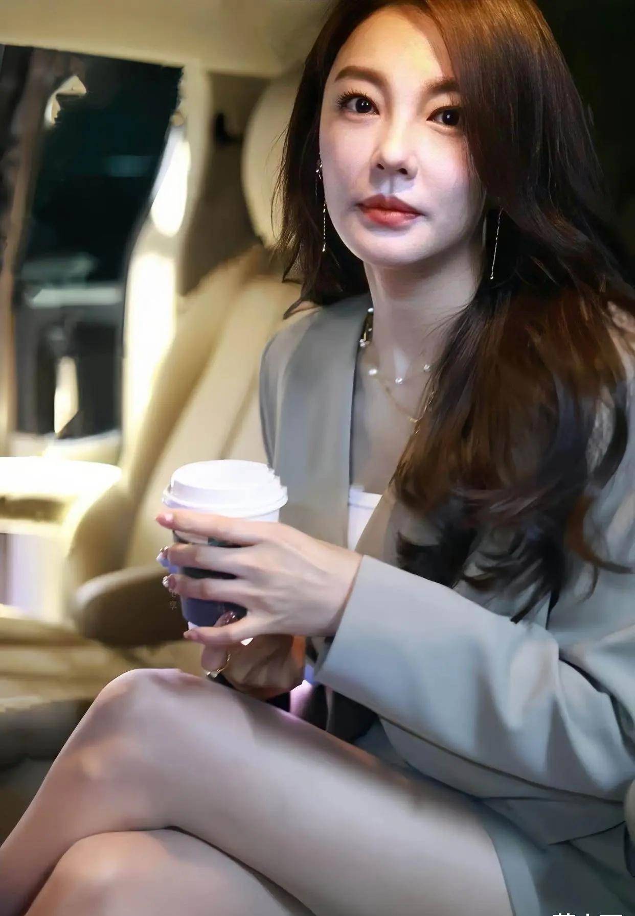 张雨绮穿丝袜跟别人不一样!