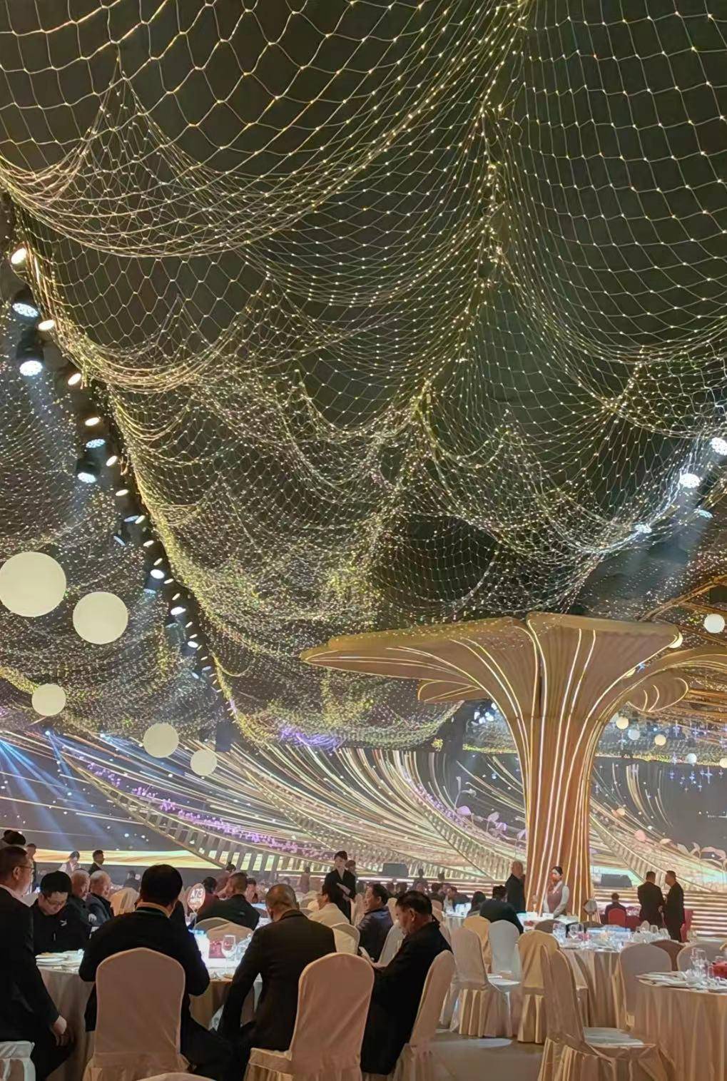 豪山特步商业联姻!