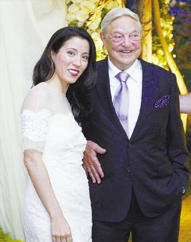 索罗斯商战得意情场也不差,82岁娶小41岁日裔女郎