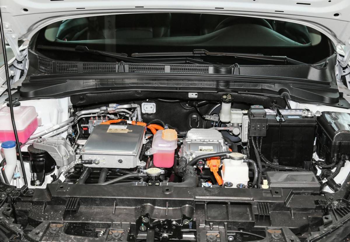 动力方面,2024款长安逸动ev全系搭载了最大功率为120千瓦的前置电机