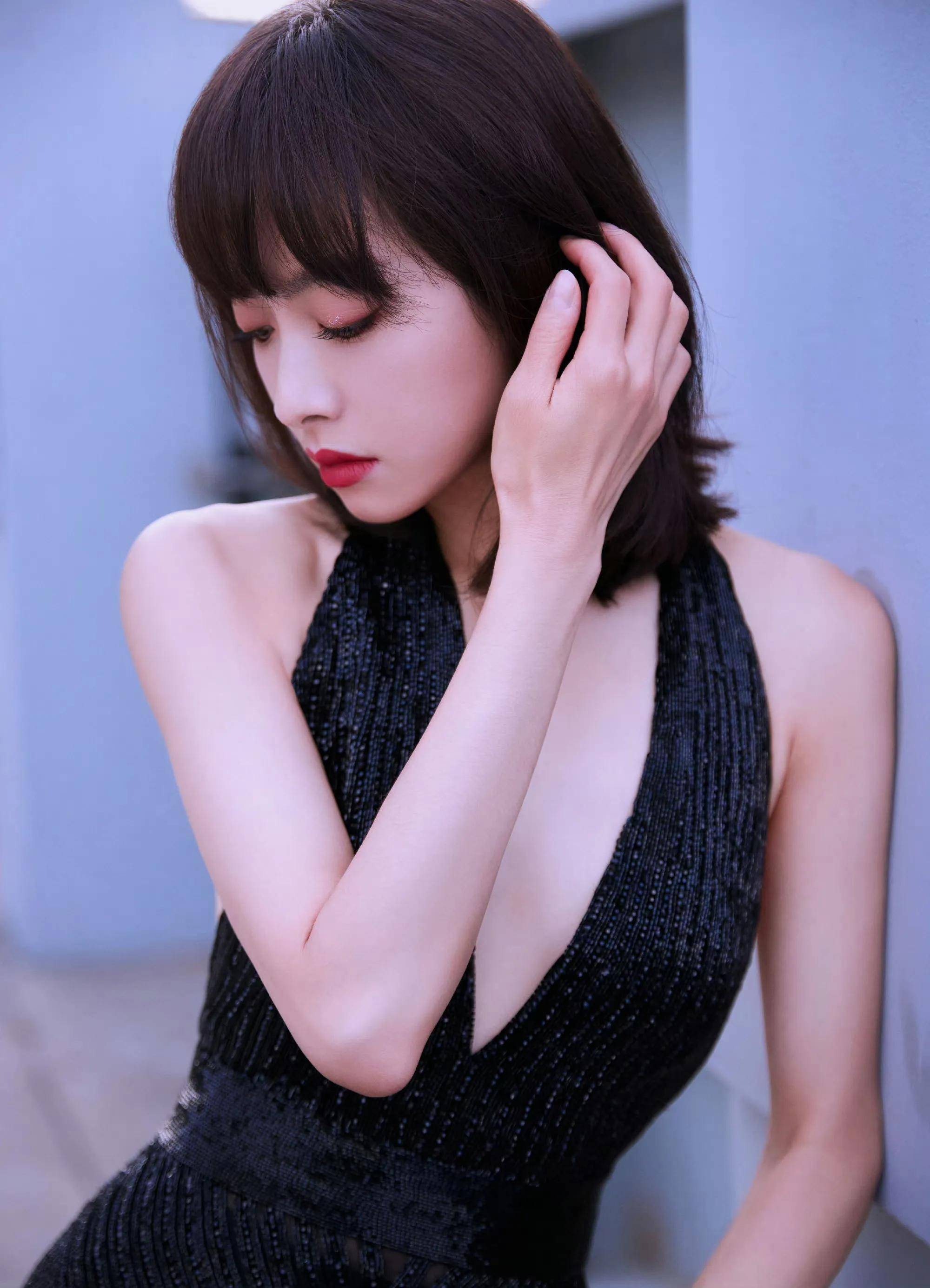 gq红毯厮杀,杨幂杨颖一众明星,败给了李一桐!_礼服_造型_宋茜