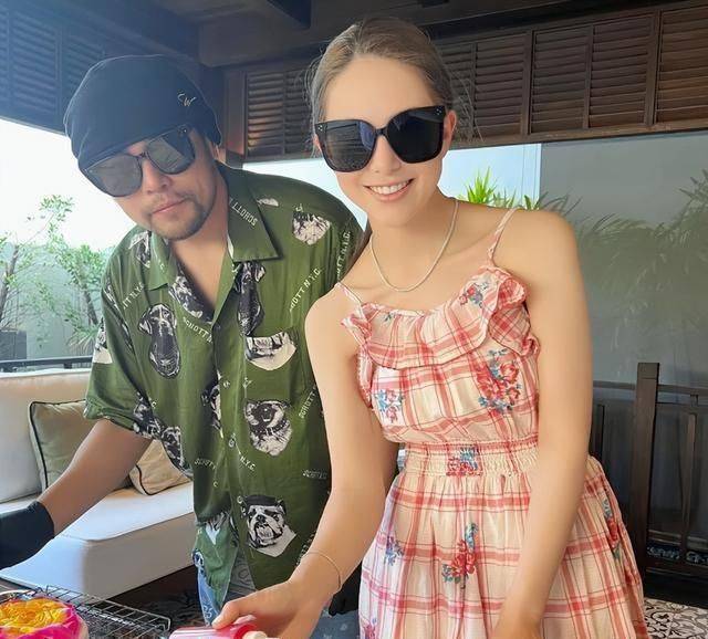 知情人澄清是p图,昆凌刚表白家人_侯佩岑_照片_孩子