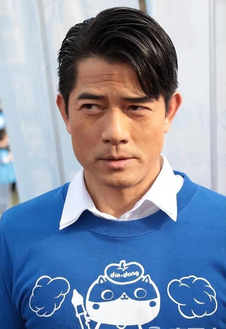60岁李连杰近况爆料:身材消瘦面部衰老太吓人,回国捞金被骂惨_网友