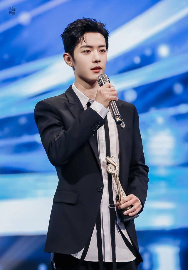 肖战星动专访,说起自拍称被打击到无信心,自称年纪大老了_评价_什么