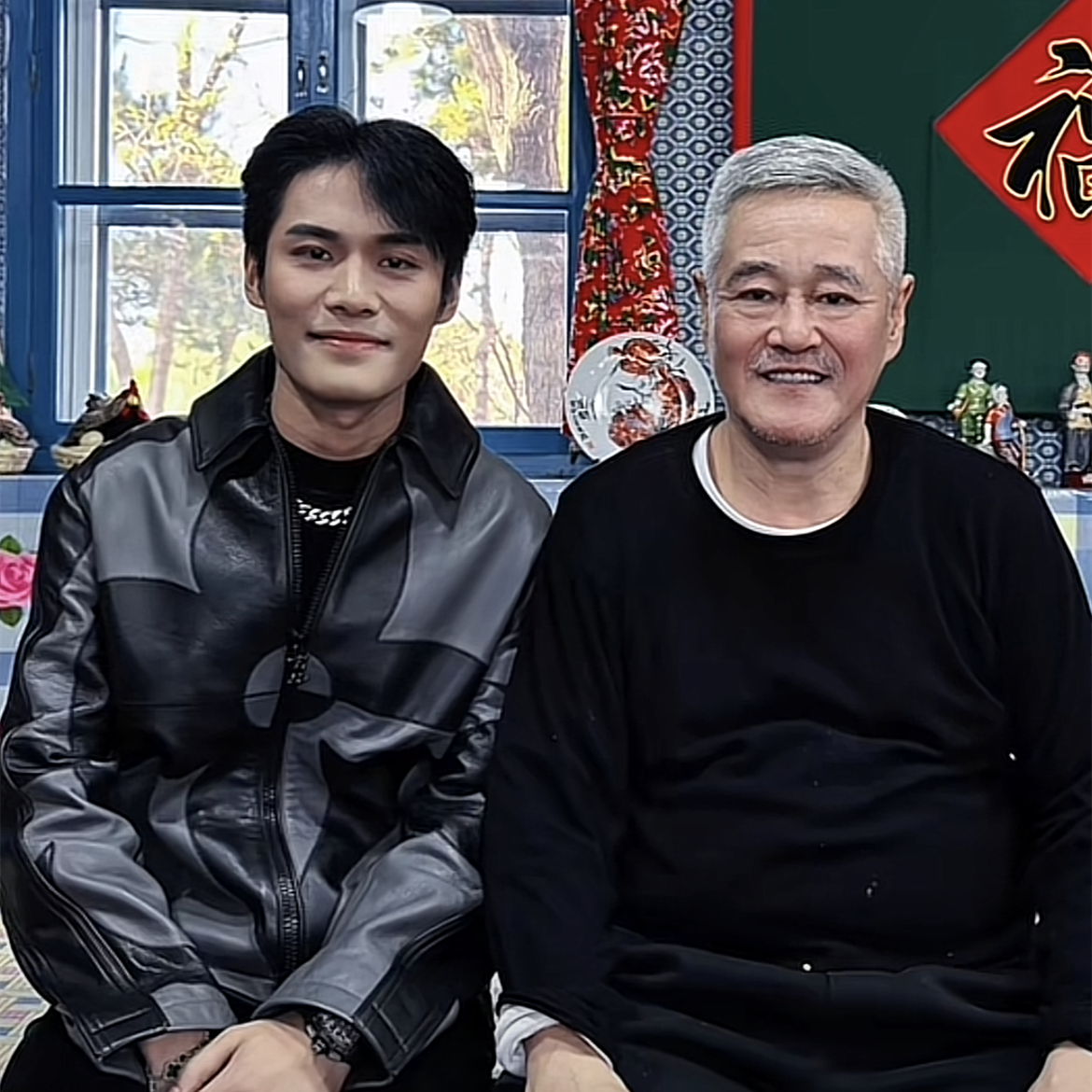 赵本山携徒弟程野参加追悼会!