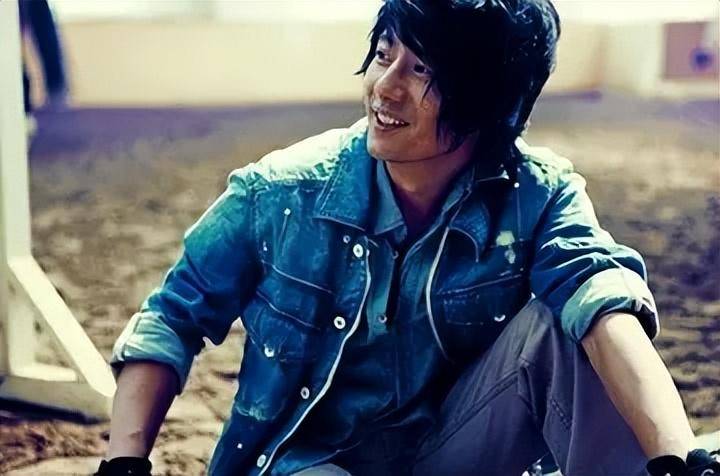 摇滚传奇郑钧:与前妻结婚多年辜负了她的期待,却为现任浪子回头_刘芸