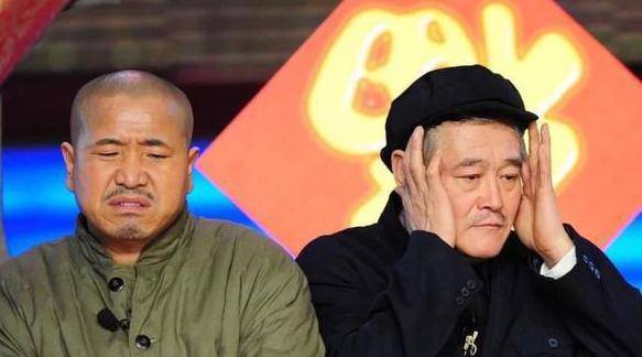 中饰演门卫的老严在直播中给出一个说法,说是疫情期间赵本山的徒弟们