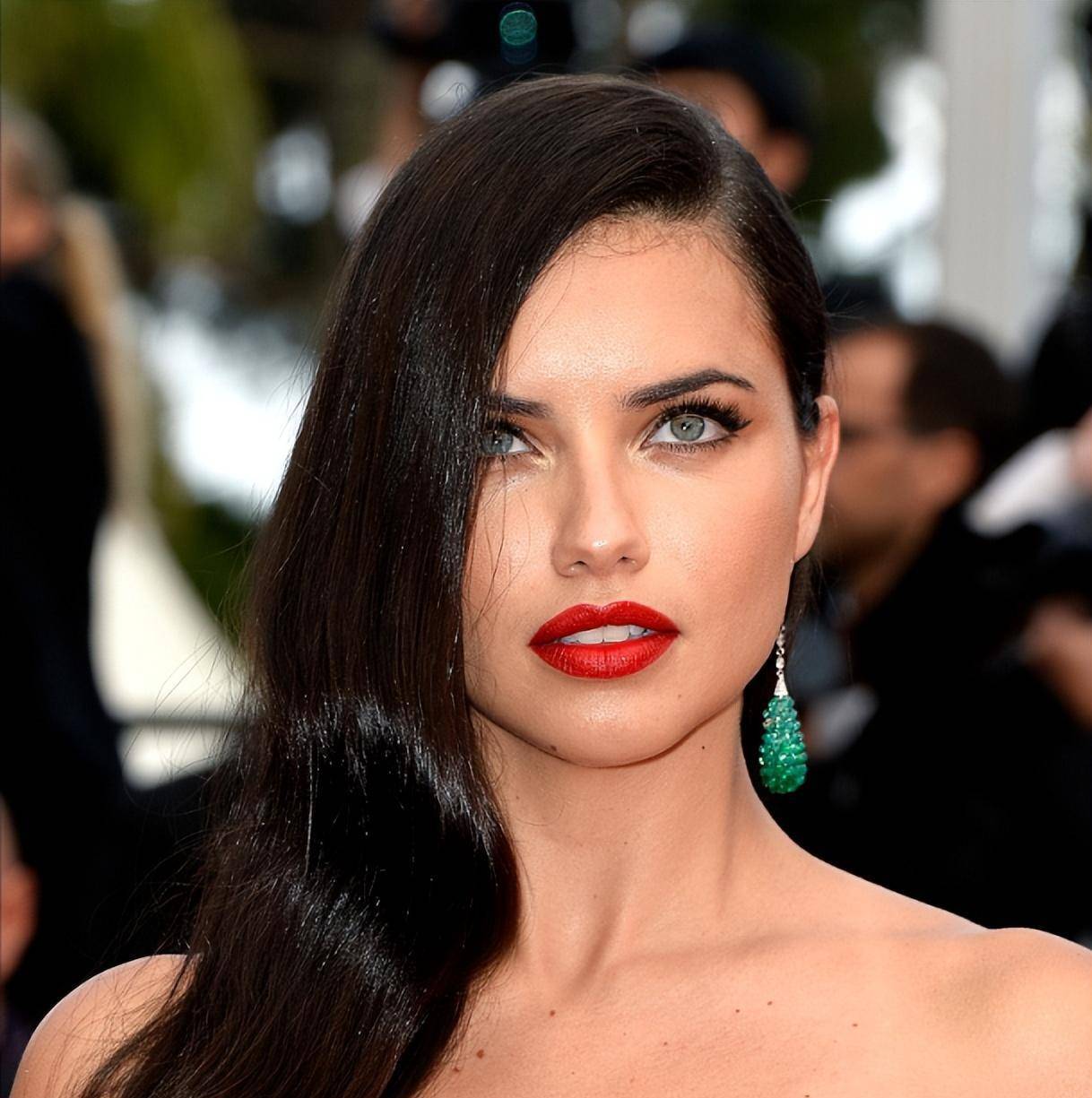 巴西超模利马:甩王子狂赚6亿,两个女儿都像她,比吉娘娘洒脱_事业_马科